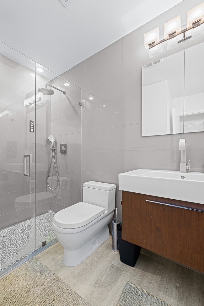 Updated Master en Suite - 1741 NW 39th St