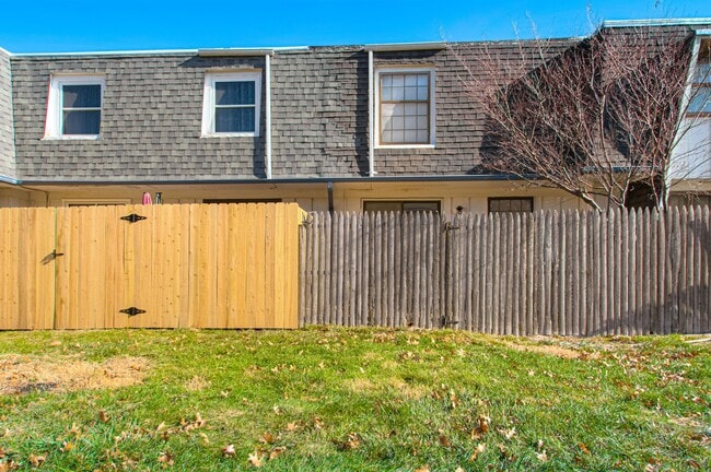 Building Photo - 8011 E 130th Ct