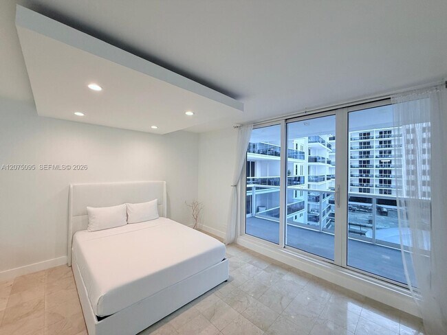Building Photo - 2301 Collins Ave