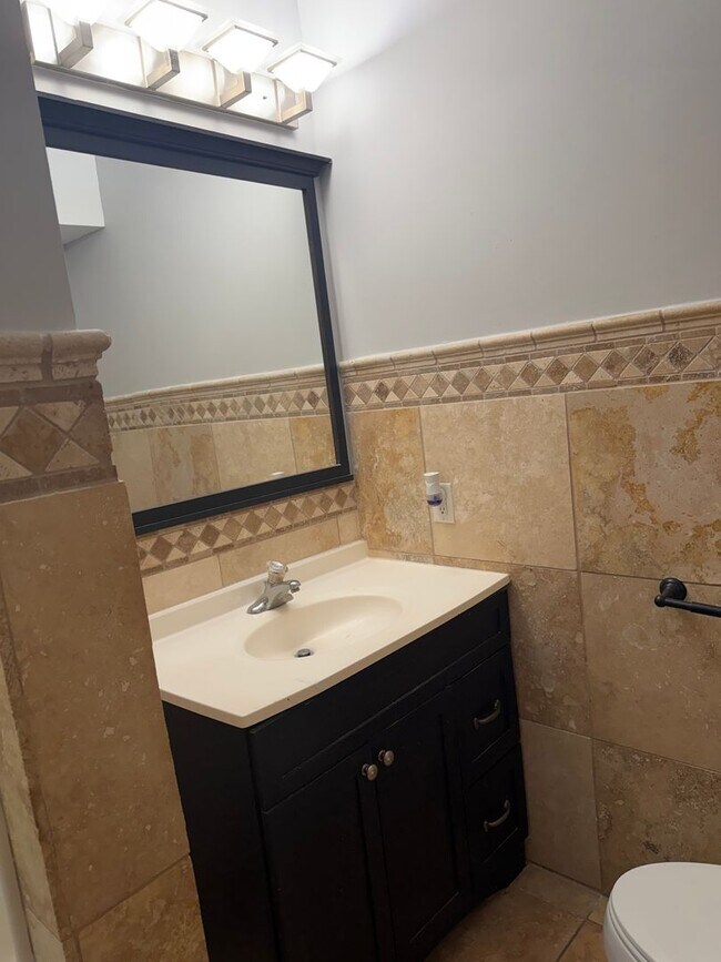 Building Photo - 116 S Massachusetts Ave