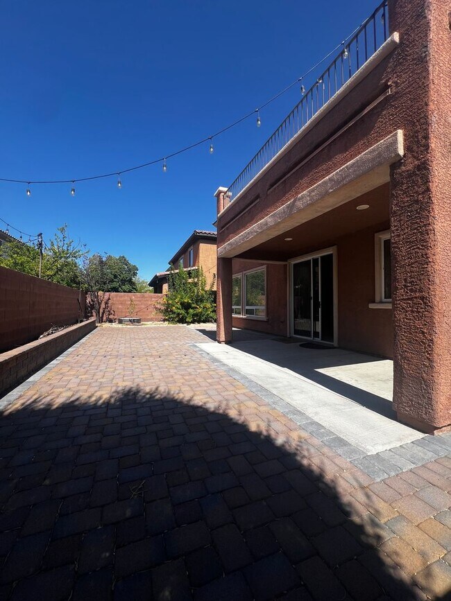 Building Photo - Spacious 4-Bedroom Mountains Edge Home with Downstairs Suite, Balcony & Covered Patio