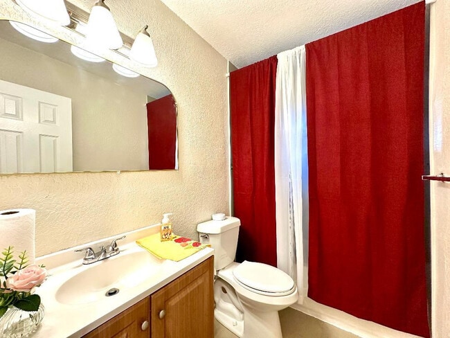 Building Photo - 525 NW 15th Terrace