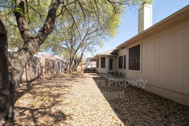 Building Photo - 1008 Chippewa