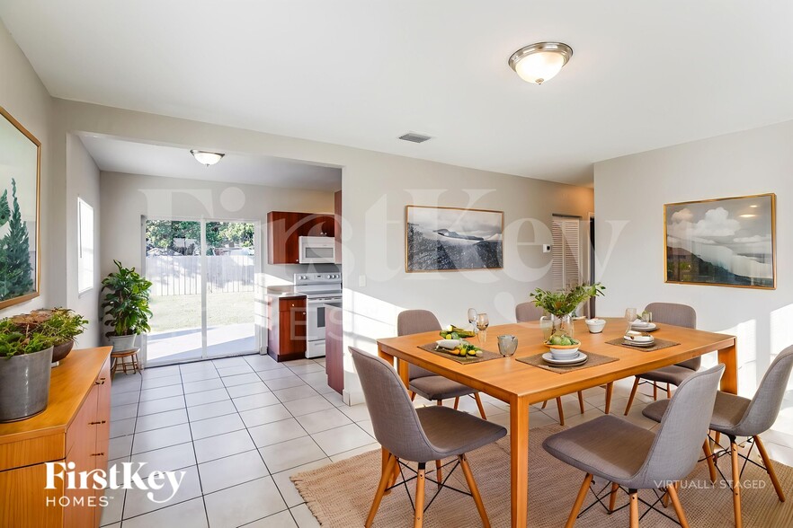 Building Photo - 1231 NE 214th St