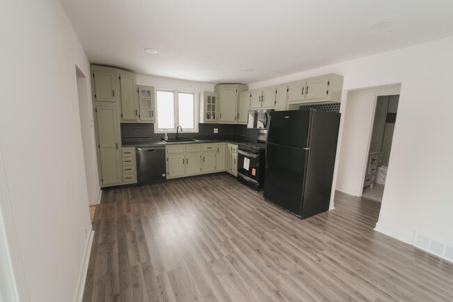 Building Photo - 1313 Summerset Dr