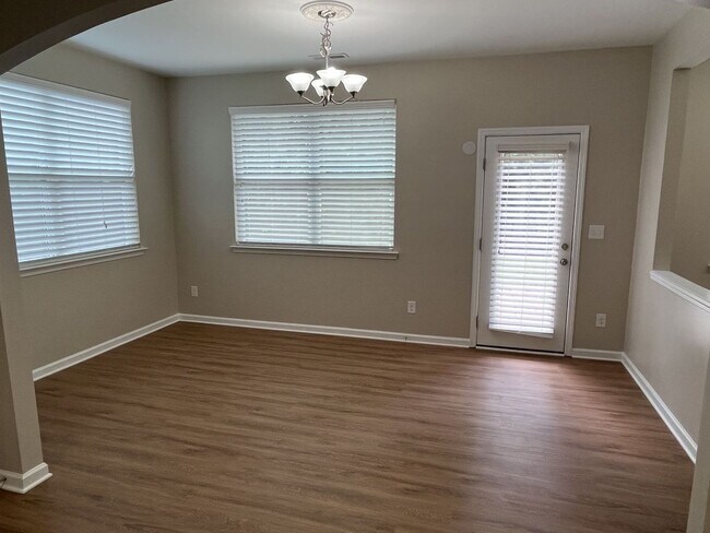 Building Photo - Great 4 Bed Home in Desired Winding Walk C...