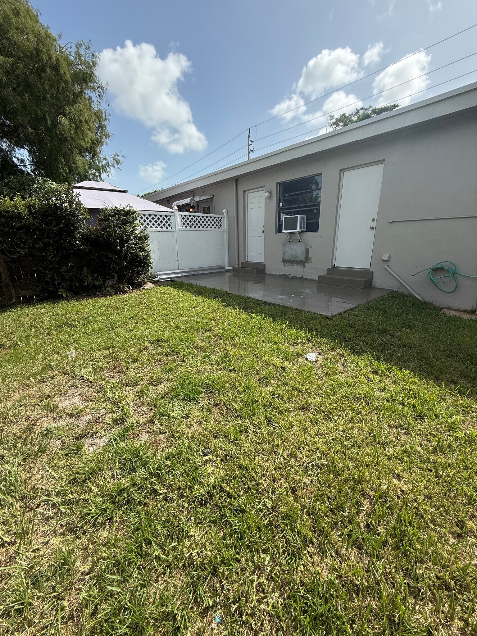 Building Photo - 4816 SW 58th Ave