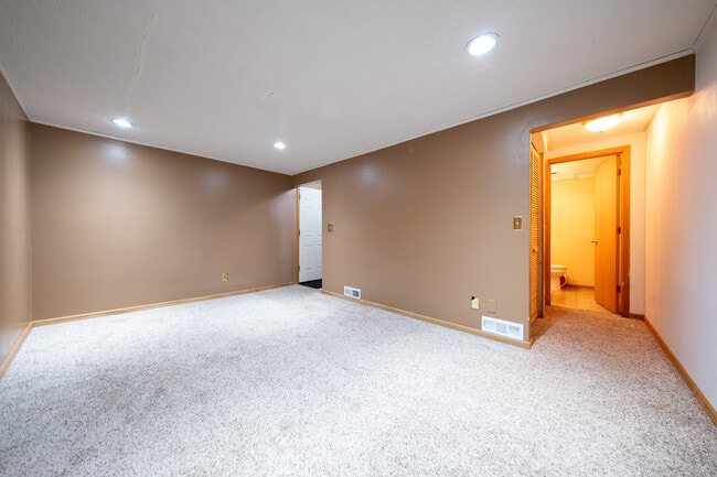 Building Photo - 2708 Terraceview Ct
