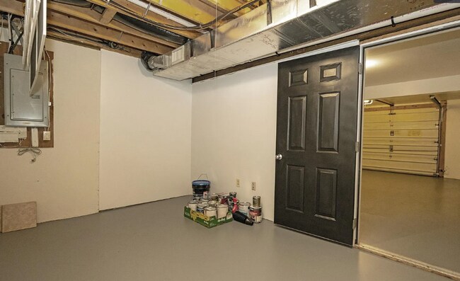 Building Photo - 2 Bedroom Home