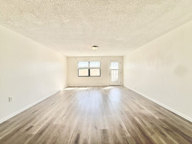 Building Photo - 2131 Ridge Rd