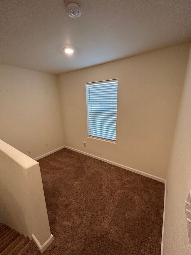 Building Photo - 2338 NW Yohn Ranch Dr