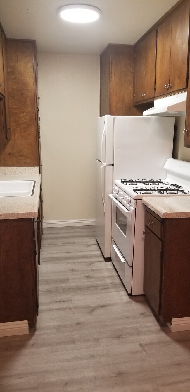 Kitchen - 1155 W 4th St