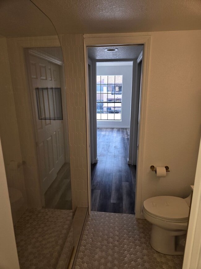 Building Photo - p203