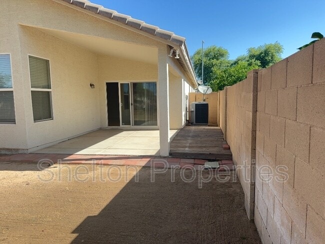 Building Photo - 12917 W Earll Dr