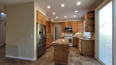 Building Photo - Beautiful Home in Quiet Neighborhood.