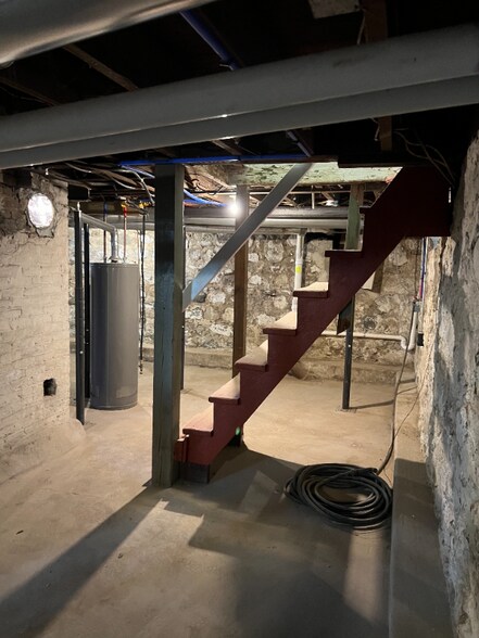 Building Photo - 419 3rd St