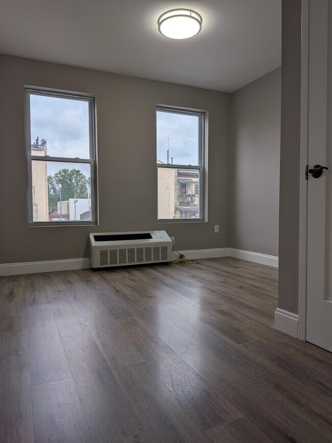 Building Photo - 21 Canfield St