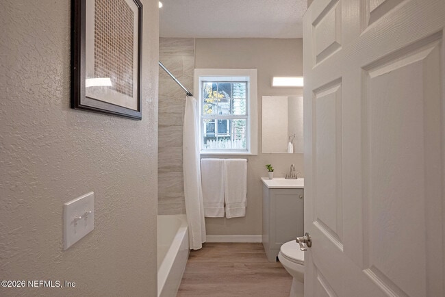 Building Photo - 325 Alder St