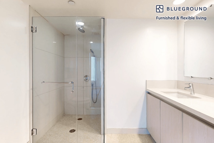 Building Photo - 1539 Beloit Ave