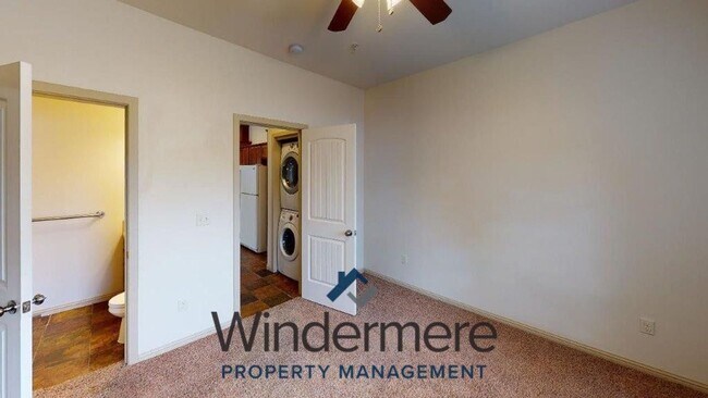 Building Photo - coll1100