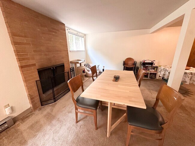 Building Photo - Park Duplex - Ballard