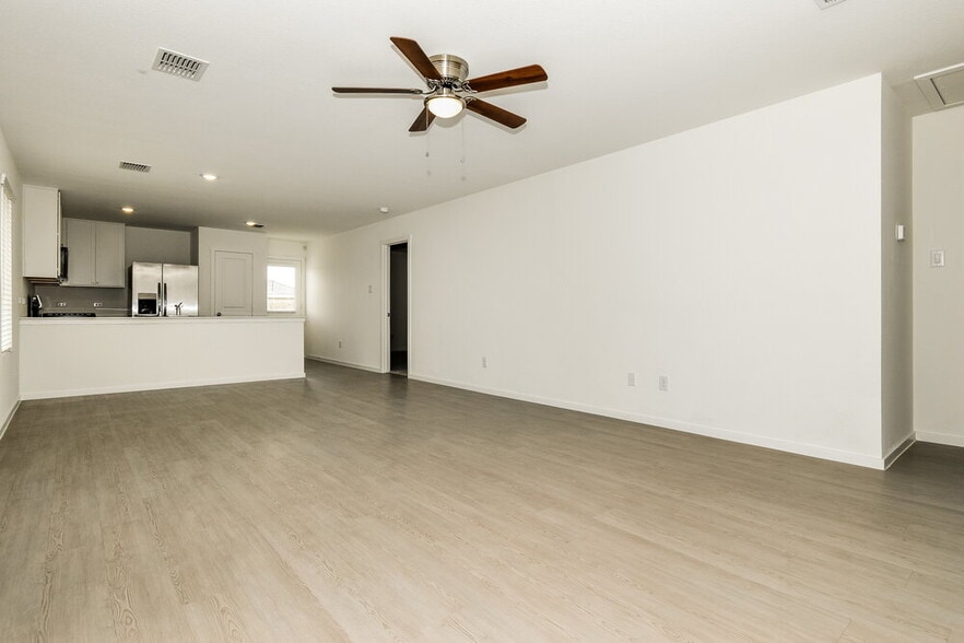 Building Photo - 928 Calley Pear Trl