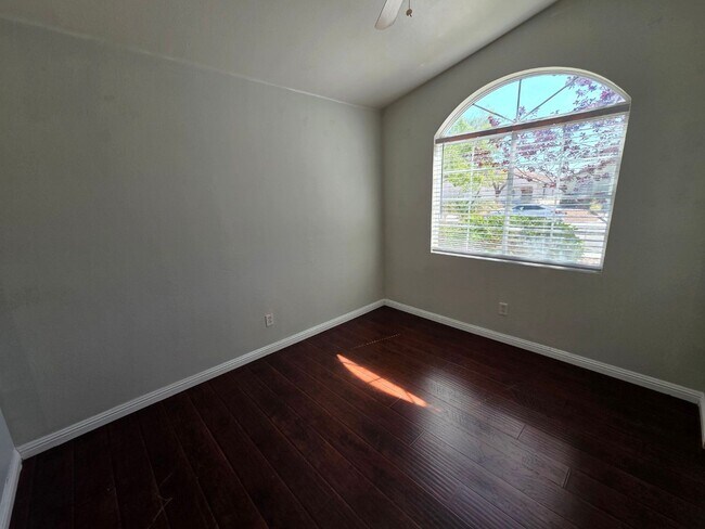 Building Photo - Cozy 3 Bedroom Single Story Home with a Den