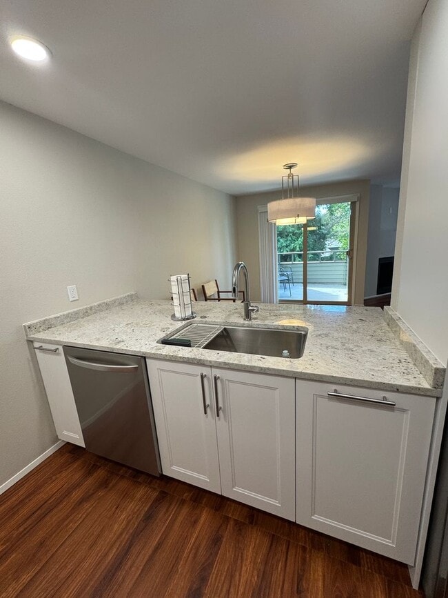 Primary Photo - 2bd/2ba Kirkland Condo