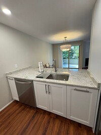 Building Photo - 2bd/2ba Kirkland Condo