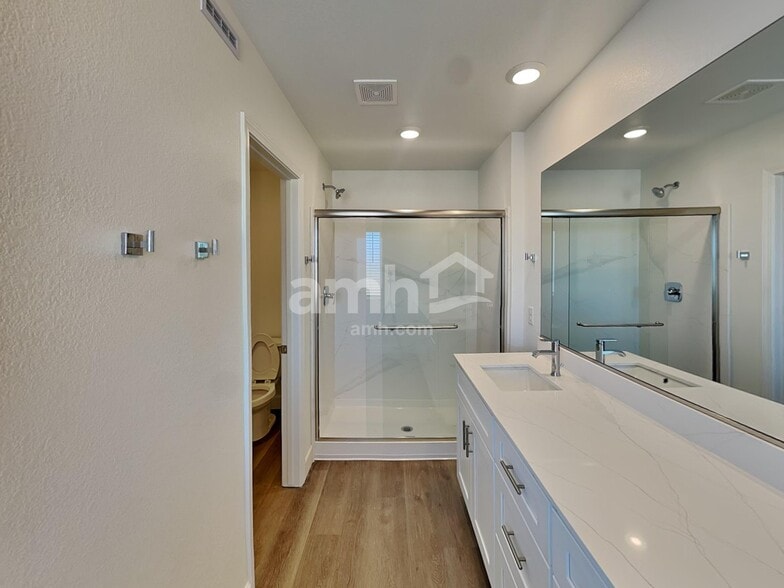 Building Photo - 10536 Lagaspi Dr