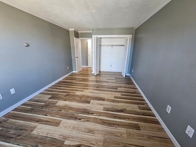 Building Photo - 6 Whittier Pl
