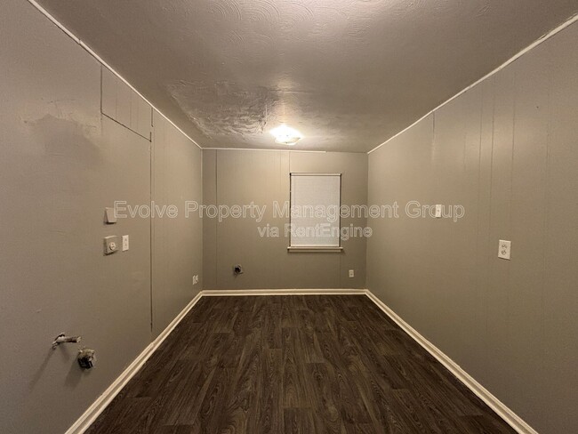 Building Photo - 4268 Glenbrook St