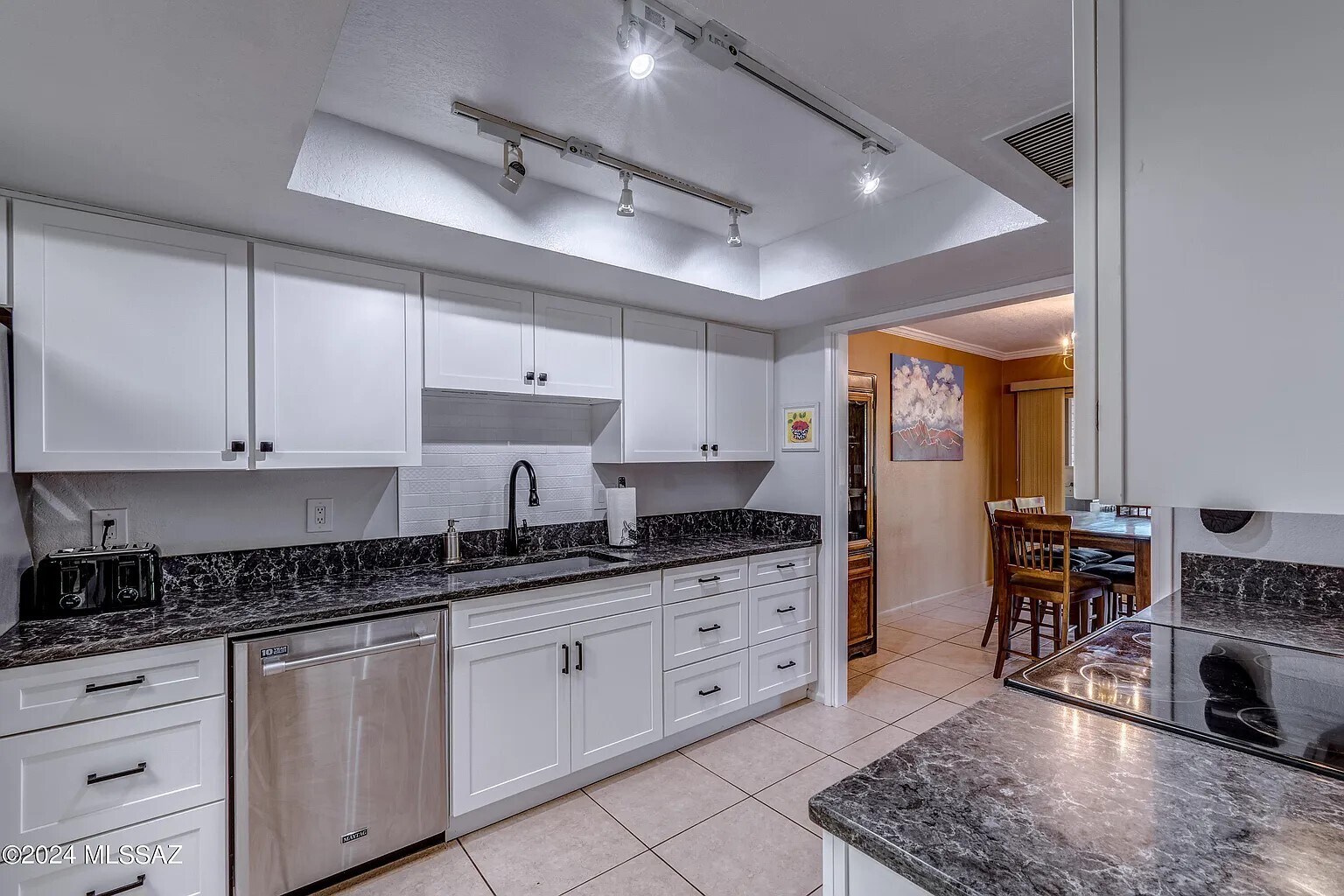Building Photo - 5634 N Calle de la Reina