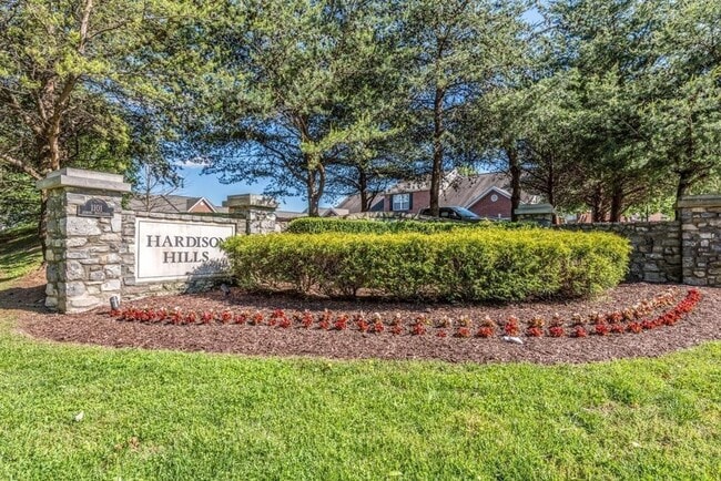 Building Photo - Spotless 2 bedroom townhome in Hardison Hills