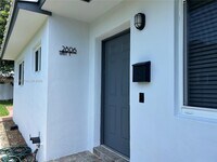 Building Photo - 2806 SW 35th Ave
