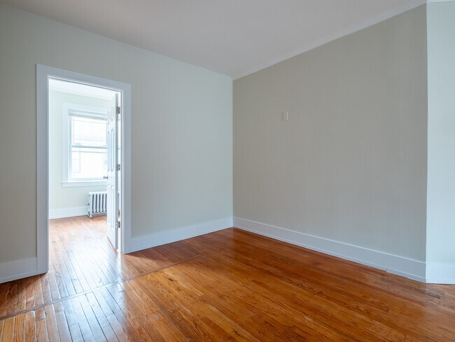 Building Photo - 7371 N Damen Ave