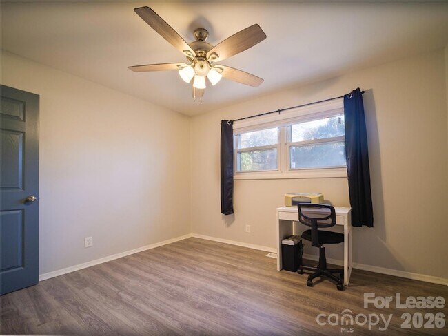 Building Photo - 2515 Thornton Rd