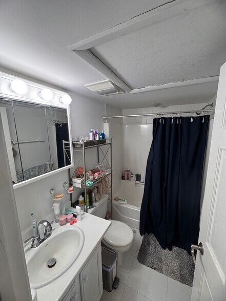 Building Photo - 48 Forest St