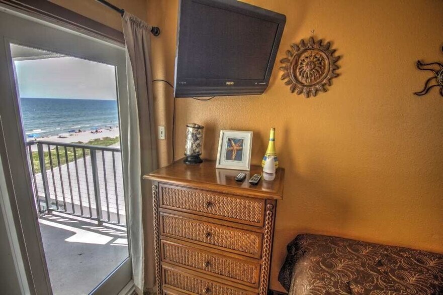 Building Photo - 5605 Gulf Blvd