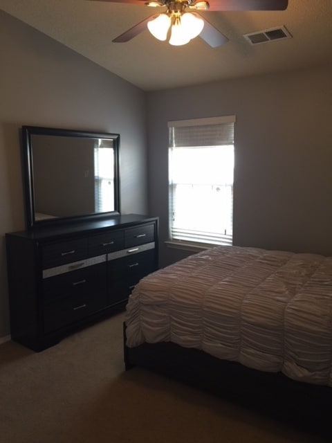 Building Photo - 3 Bedroom, 2 Bathroom Home near Unser & La...