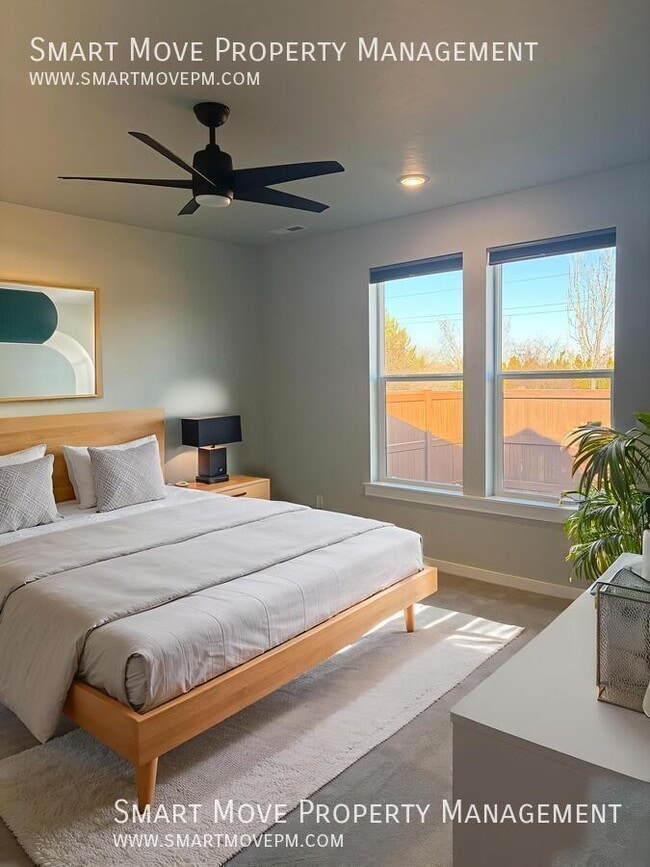 Building Photo - 10000 W La Jolla Dr