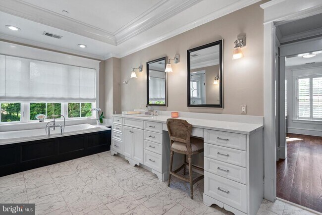 Building Photo - 5600 Brite Dr
