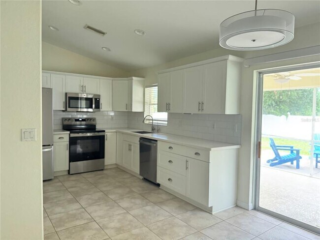 Building Photo - 2349 Honey Ln