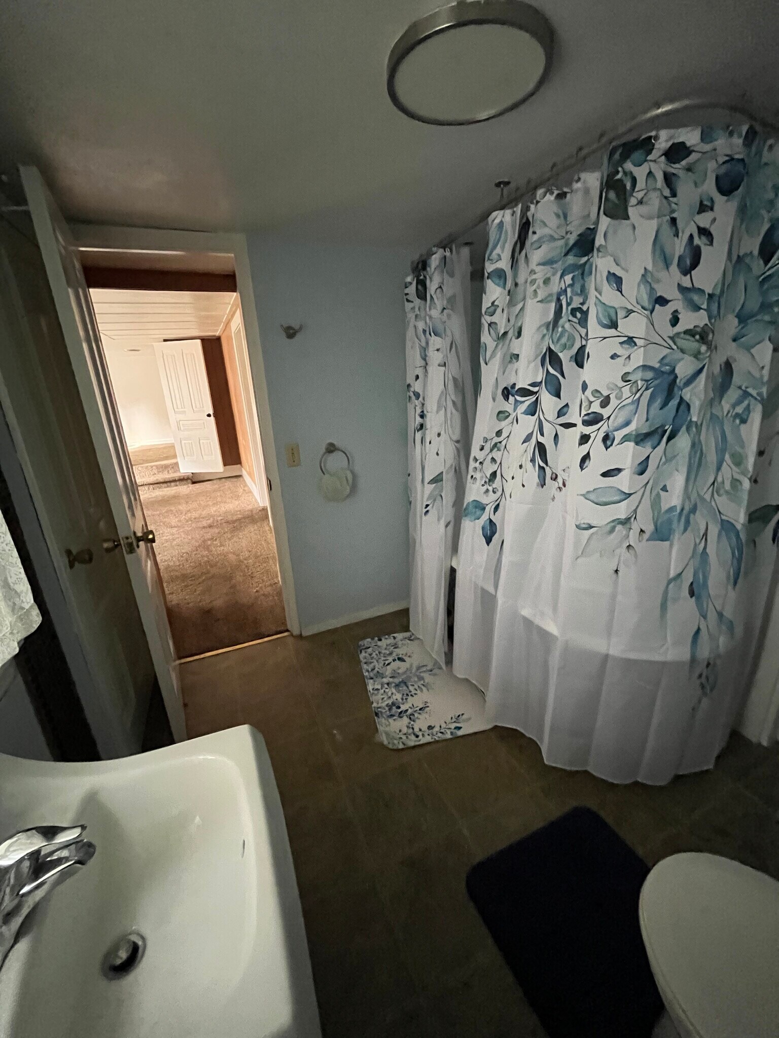 Bath - 49 Linoberg St