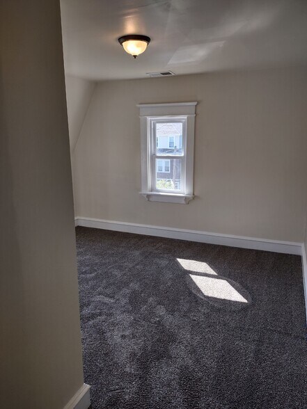 Building Photo - 207 S Easton Rd