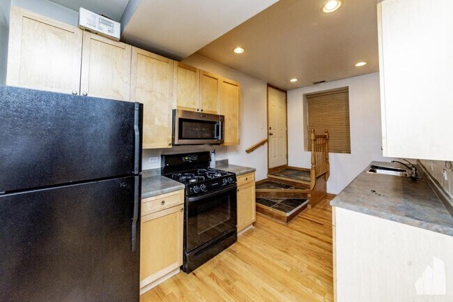Building Photo - 2 bedroom in Chicago IL 60615