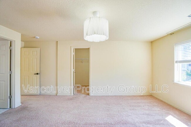 Building Photo - 2645 NE 87th Ave