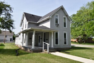 Building Photo - One Bedroom Unit in Greenfield with MOST u...