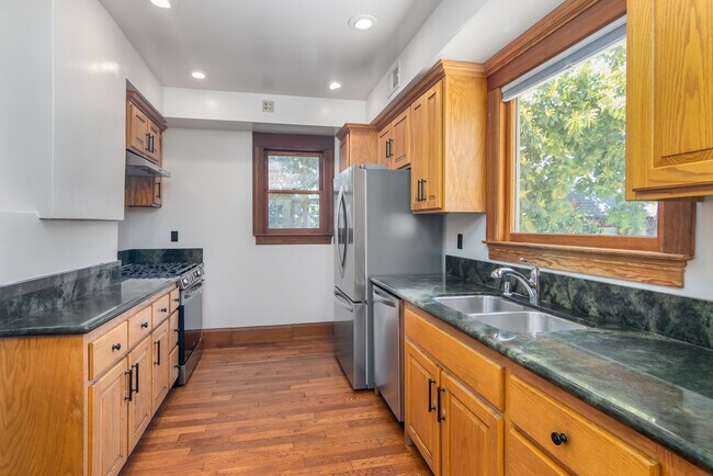 kitchen with new range and new refrigerator - 847 E Kensington Rd