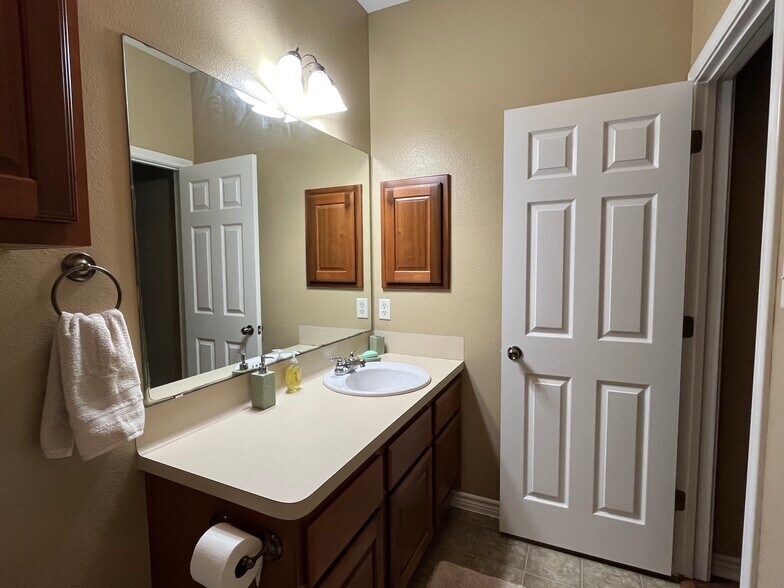 Large 3rd Bathroom - 1425 W Villa Maria Rd